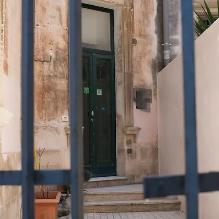 לינה וארוחת בוקר Piazza Libertini לצ'ה